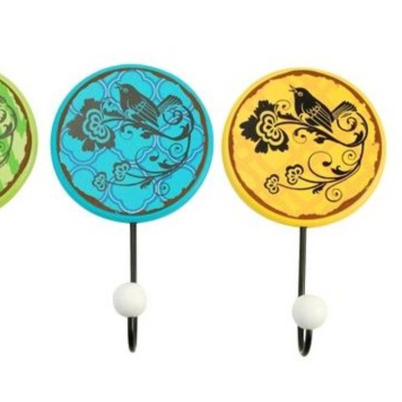 NWT Baked-on Painted Round Wood Bird/Metal Hooks - Set of 3 Green-Blue-Yellow - Picture 3 of 3